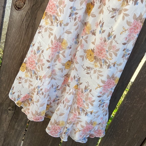 White Floral Ruffle Dress - Picture 7 of 8